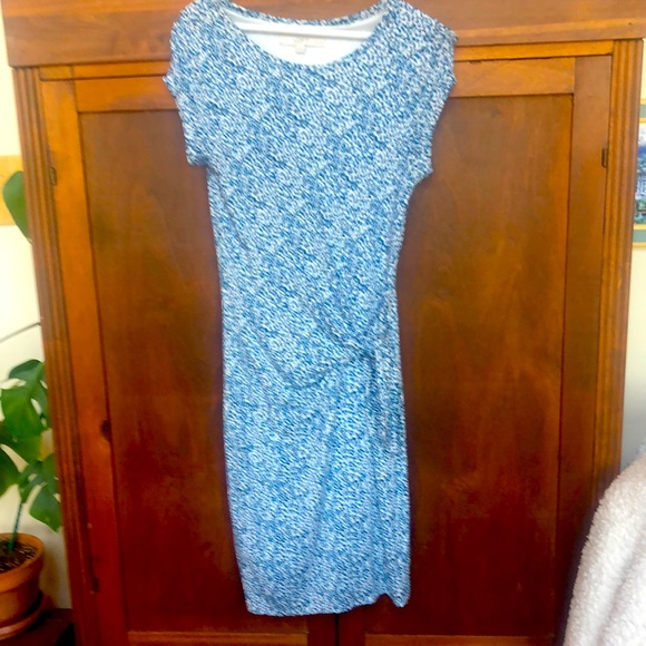 Loft size XSP. Very pretty with cap sleeves and small tie on side of waist. - Picture 1 of 2